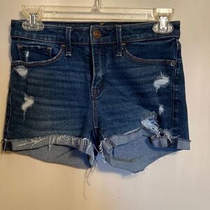 ⭐️ABERCROMBIE & FITCH DISTRESSED DENIM SHORT